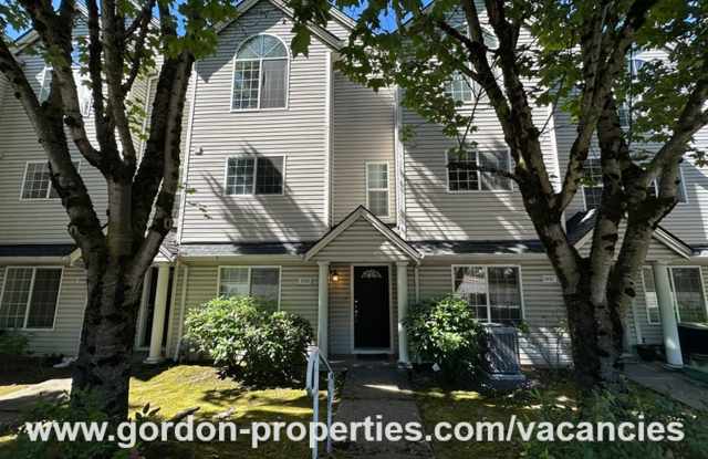 Photo of $1,895.00 - NE Halsey St - 2 bedroom townhouse with den/office