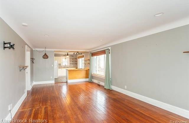 1110 E BRECKENRIDGE Street