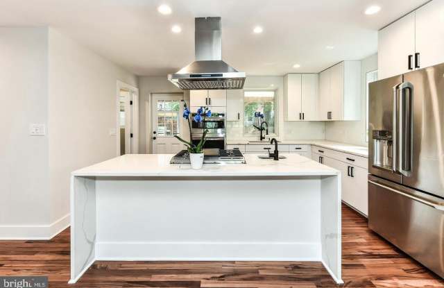 Photo of 5311 ROOSEVELT Street