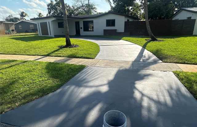 3511 NW 35th Ave