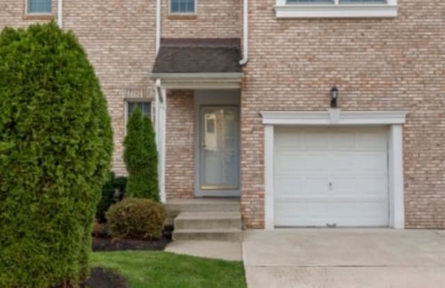 13 HIDDEN POND CT - 13 Hidden Pond Court, Raritan, NJ 08869