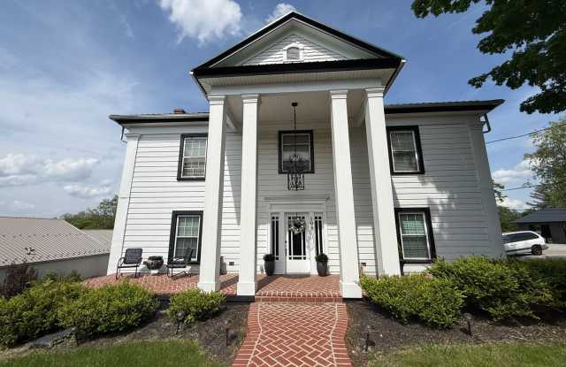 Christiansburg, 1 BR / 1 BA, Available for move in for short term, mid term, or long term stays.