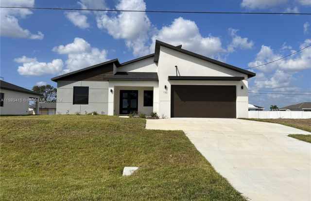 133 Diplomat Pkwy E