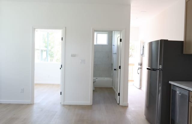 3 bedrooms 2 baths Duplex- ADU style.