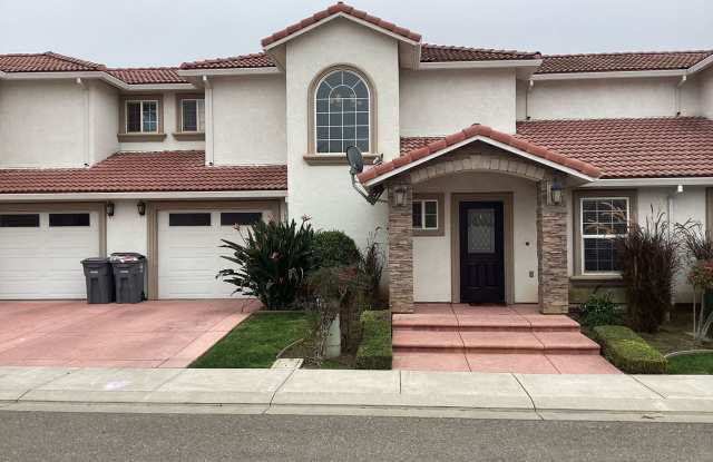 NOW AVAILABLE!! BEAUTIFUL GUSTINE HOME LOCATED IN GATED COMMUNITY