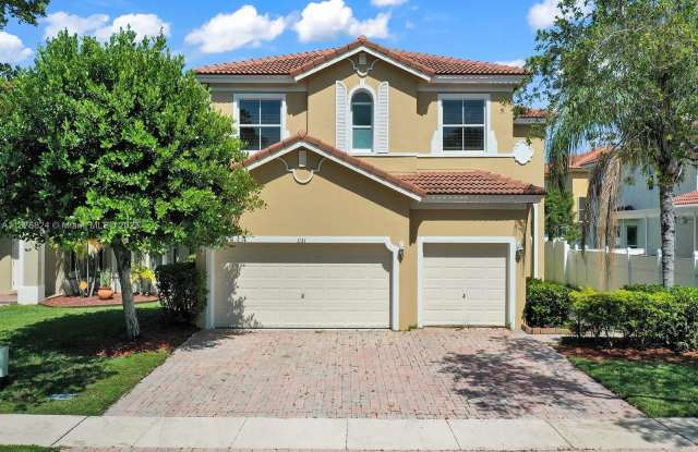 1131 NE 37th Ave