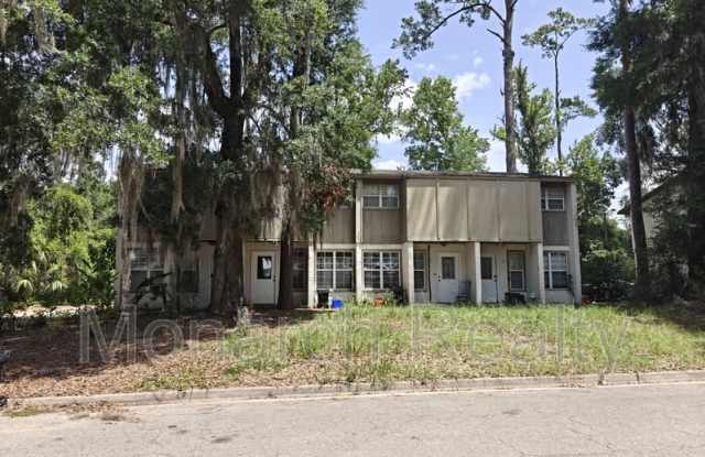 620 SW 10th Lane Unit 4  Gainesville, Florida 32601
