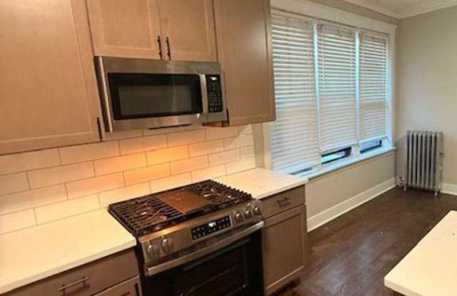 Photo of 6634 North Clark Street