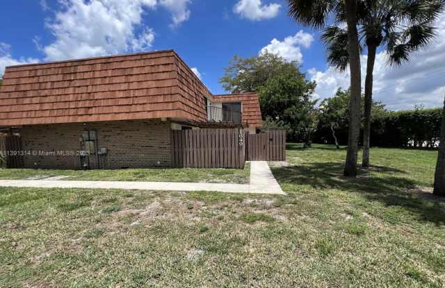 1649 Coral Ave