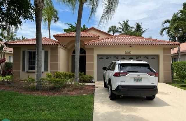 4713 NW 7th Pl