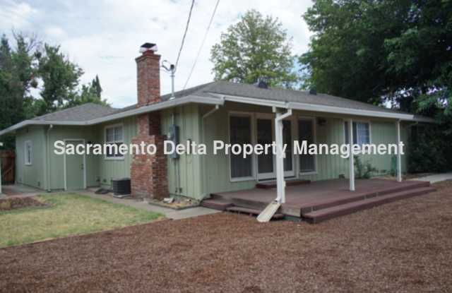 Adorable mid-century 3 bedroom, 1.5 bath home