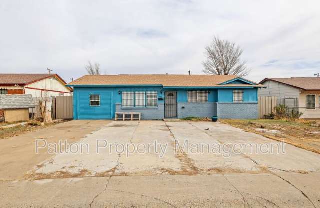 912 Foxglove Street