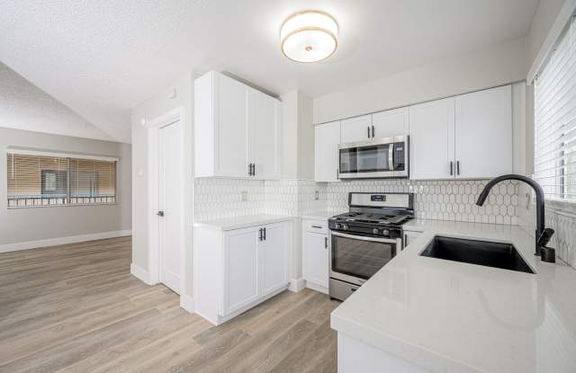 Photo of 535 North Hobart Apartments