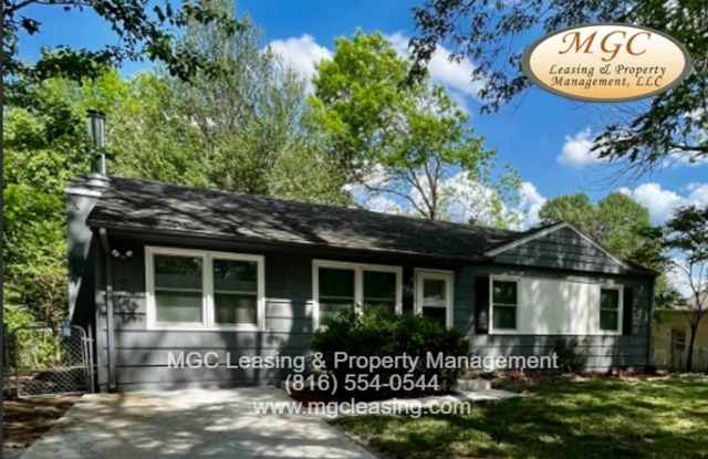 SINGLE FAMILY HOME WITHIN WALKING DISTANCE OF HISTORIC DOWNTOWN LEES SUMMIT! - 409 Southwest Madison Street, Lee's Summit, MO 64063