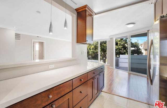 248 S Doheny Dr unit: 3