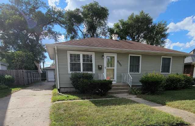 8922 Schneider Avenue