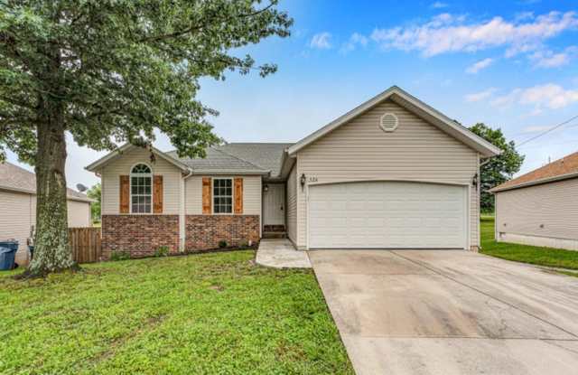 Photo of NIXA-5 Bed, 3 bath REMODELED Home | Walkout BASEMENT | Neighborhood Park | Fenced Yard | PETS Welcome!