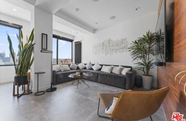 Photo of 10501 Wilshire Blvd unit: 1905