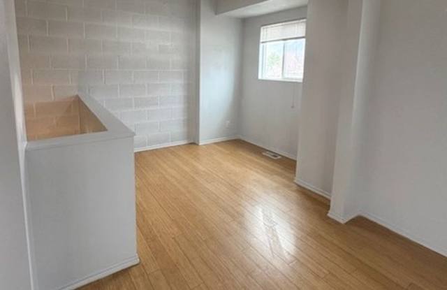 2 Bedroom / 2.5 Bathroom in Millcreek!