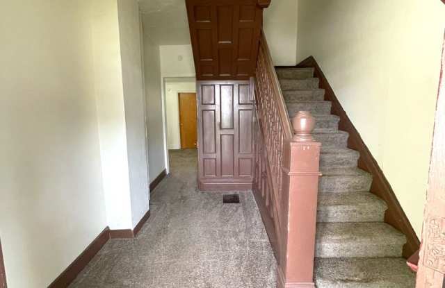 Large Six Bedroom House Available for Rent | Flexible Move-in Date!