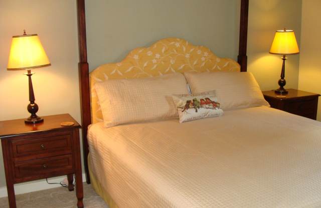 Photo of 1-bedroom furnished condo with fenced courtyard