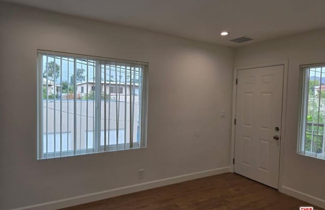 415 Fischer St unit: F