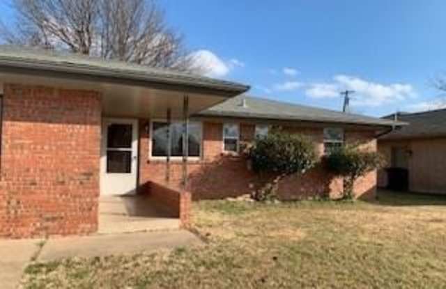 Three Bedroom in Moore! - 712 Plaza Drive, Moore, OK 73160