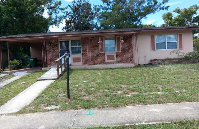1424 W Hartley Cir