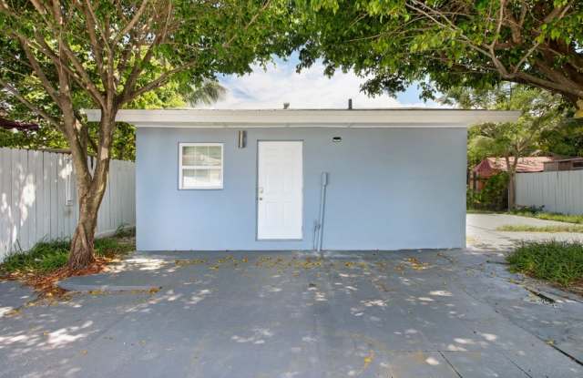 1352 Northwest 32nd Street