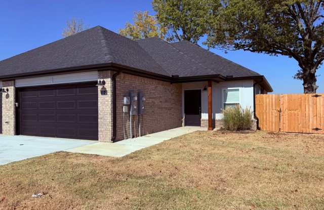 *** 2 MONTH FREE-10 E Retriever Street #2 ***