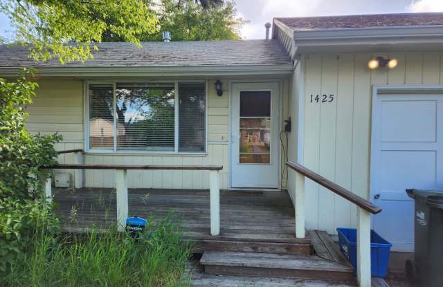Photo of MOVE-IN SPECIAL $500 OFF! 2BD/1BA House with Bonus Room (Extra Bedroom)!