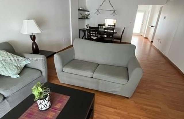 1175 Miami Gardens Dr