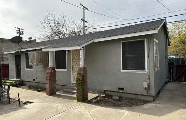 426 1/2 4th Street - 426 1/2 4th Street, Modesto, CA 95351