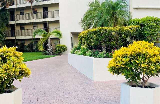 2316 S Cypress Bend Dr