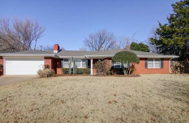 Photo of 805 Willow Lane