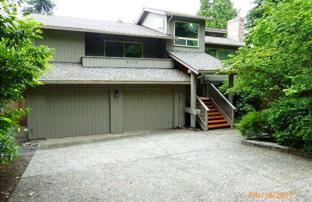 Stunning 4 Bed 3 Bath Split level Home in Somerset, Bellevue - 4630 146th Place Southeast, Bellevue, WA 98006