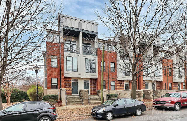 546 N Mcdowell Street