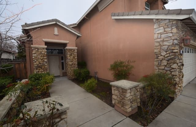 2061 Horseshoe Glen Circle - 2061 Horseshoe Glen Circle, Folsom, CA 95630