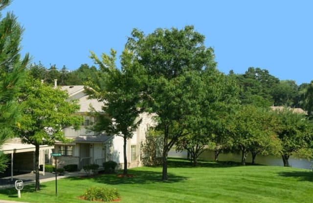 Muirwood Apartments Farmington Hills Mi For Muirwood Apartments Farmington Hills, Village Green Farmington Hills