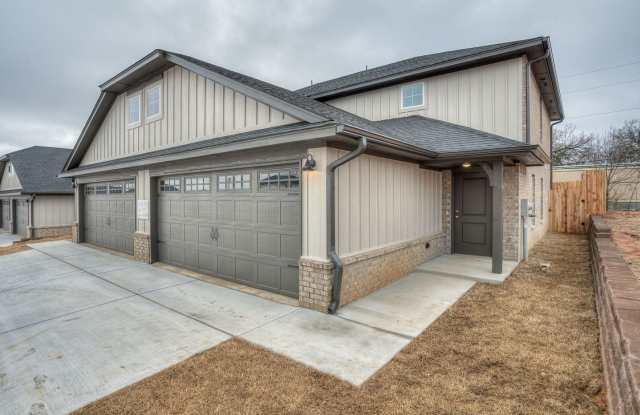 Very Nice 4 Bedroom 2 Bath Duplex in Oakdale Schools - Lawn Care Included