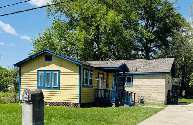 2127 N 71st Avenue (4 Bed/2 Bath)