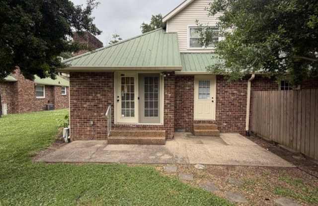1232 Hamilton Dr.