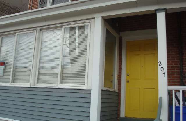 207 WOLLERTON Street