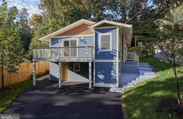 711 COLBY Avenue unit: B