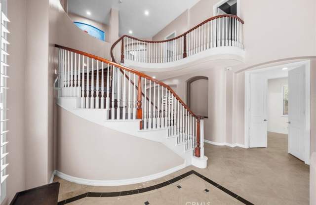 996 N Antonio Circle