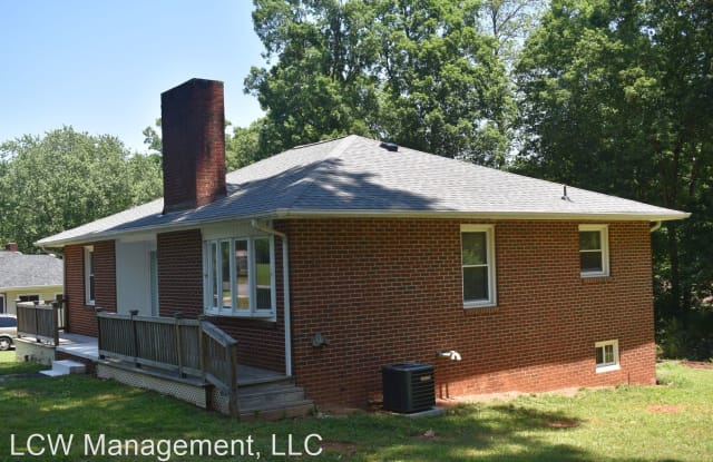 207 Piccadilly Drive - 207 Piccadilly Drive, Winston-Salem, NC 27104