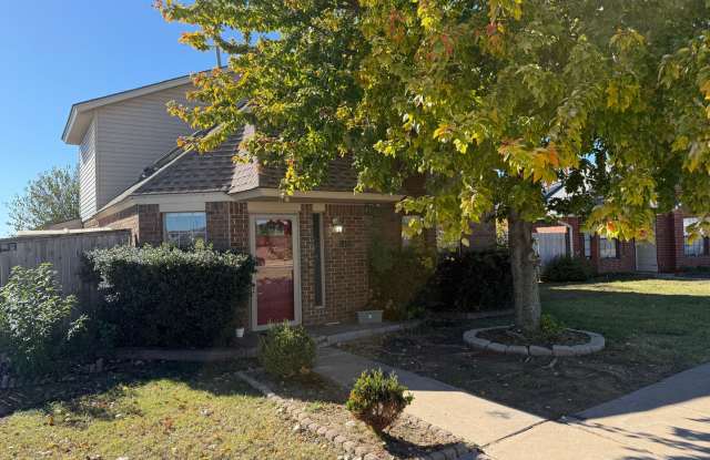 Spacious 4BR in Moore