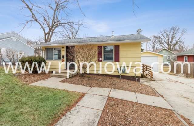 FENCED IN YARD!! 3 Bedroom, 2 Bath Home in Ames