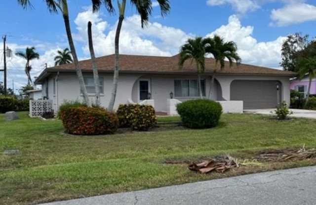 Cozy Fort Myers Home Available Immediately