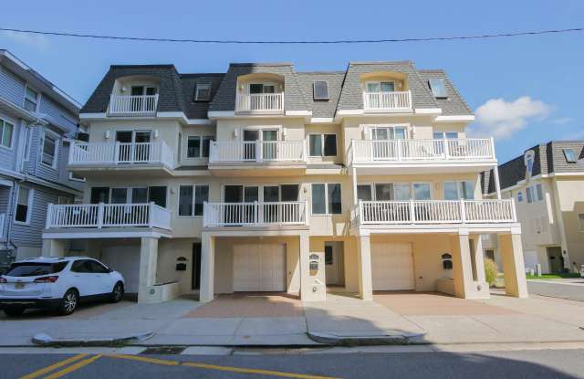 137 S Berkley Square